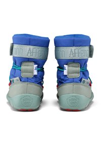 Kinderwinterlaarzen in blauw en grijs, met een waterdichte ontwerp, GORE-TEX labels, elastische veters en klittenbandsluitingen voor een goede pasvorm.