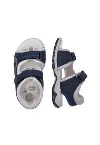 Sandales bleu marine avec une tige texturée, des accents blancs et des sangles réglables ; semelle légère avec un motif de semelle pour une meilleure traction.