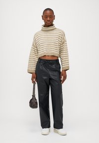 ONLY Petite ONLTALIO STRIPE SHORT ROLLNECK  - Vesta - weathered teak/birch melange