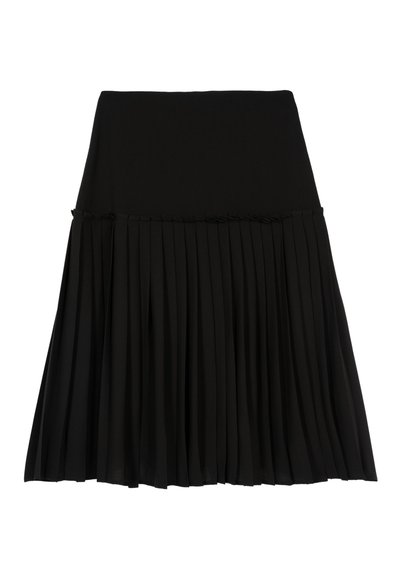 Gonna pieghettata nera con vita aderente, tessuto morbido e pieghe verticali che creano una silhouette fluida.