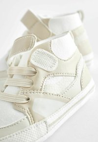 Next STANDARD - Lær-at-gå-sko - white