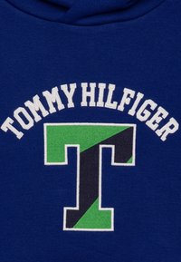 Tommy Hilfiger VARSITY HOODIE - Felpa con cappuccio - navy voyage