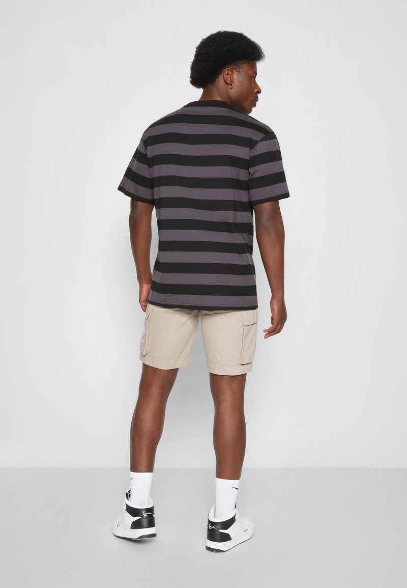 Damen T-Shirts | Karl Kani UNISEX SMALL SIGNATURE SPLIT STRIPE TEE T-Shirt print dark grey/dunkelgrau - GD50506 Damen T-Shirts | Karl Kani UNISEX SMALL SIGNATURE SPLIT STRIPE TEE T-Shirt print dark grey/dunkelgrau - GD50506