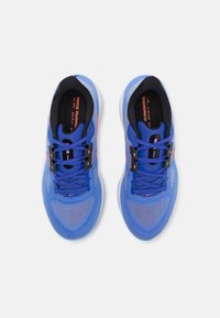 Nike Performance VOMERO 17 - Utcai futócipők - royal pulse/hyper crimson/astronomy blue/black/white/beyond pink