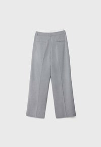 Grå bukser med vide ben, en glat tekstur, elastisk talje og to baglommer. Har et rent, skræddersyet design med læg.