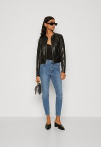 Jacket Polyester Manches Longues Vero Moda Vmriley Rio Veste Courte Revêtue Noos Cuir Synthtique Noir Xxl Femme B0f4916b 26ce 5de3 A114 9eec98a5682d Vero Moda Official Website
