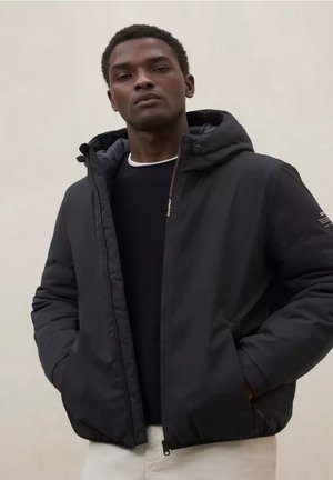 Ecoalf, CHAQUETA ECOALF PARA LLUVIA CON CAPUCHA HOMBRE | REGULAR FIT TRANSPIRABLE - Chaqueta de entretiempo - black