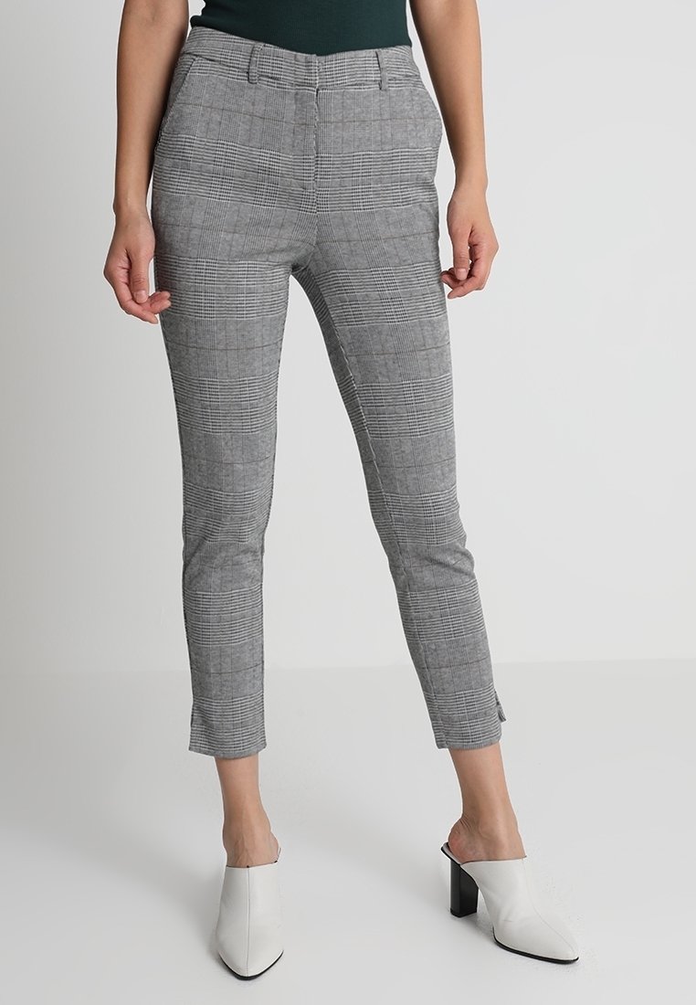 KIOMI Pantalon classique - white