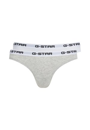Zwei Paar graue Baumwollstrings mit weißen elastischen Taillenbändern, die mit schwarzem "G-STAR" Schriftzug versehen sind.