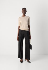 BOSS FARBELLA - Pamata T-krekls - light beige