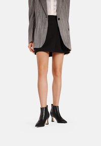 Queen Helena K3430 - Stivaletti con tacco - nero