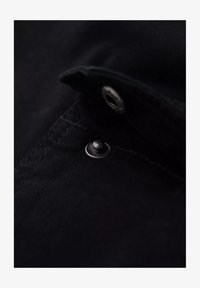No seleccionado, black