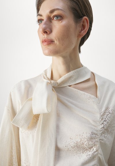 Victoria Beckham ASYMMETRIC GATHER DETAIL - Pusero - cream