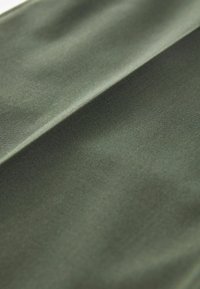 Next MOTIONFLEX - Pantaloni de costum - pine green