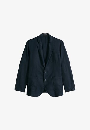 Marineblauw herenzeiljack met ingesneden revers, twee knoppen aan de voorkant, drie opgestikte zakken en knoopmanchetten, weergegeven op witte achtergrond.