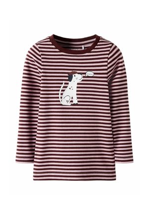 Langärmliges, gestreiftes Hemd in Bordeaux und Pink mit einem weißen Hundemotiv und dem Text "Bonjour." Hergestellt aus weichem Baumwollmaterial.