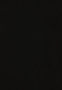 Schwarzer Stoff, weiche Textur, rechteckige Form, einheitliche Farbe ohne sichtbare Muster oder Akzente. Geeignet für die Bekleidungsproduktion.