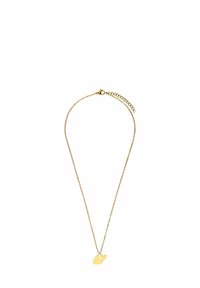 Eine goldfarbene Halskette mit einer zarten Kette, die zwei herzförmige Anhänger trägt, einen größeren und einen kleineren, beide glatt und poliert.
