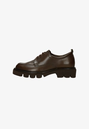 Scarpa da uomo in pelle marrone con punta arrotondata, dettagli di cucitura sottili e suola in gomma spessa. Presenta chiusura con lacci e un'impronta sul tallone.