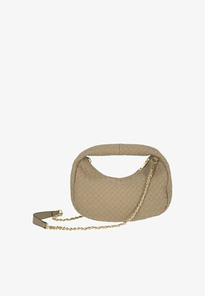 Woven taupe skórzana torebka z wyściełanym uchwytem i złotym łańcuszkiem, w kształcie półksiężyca, z zamkiem błyskawicznym u góry.