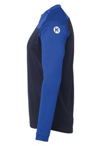 Langärmliges Sporttrikot mit blauem Oberteil und dunkelblauem Unterteil, aus atmungsaktivem Material, mit einem runden Logo auf dem linken Ärmel.