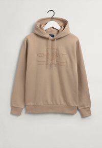 Beige Kapuzenpullover aus weichem Stoff mit Kängurutasche, Kordelzugkapuze und geprägtem Logo-Details auf der Vorderseite.