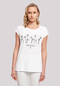 Weißes Baumwoll-T-Shirt mit kurzen Ärmeln, mit einem schwarzen Löwenzahn-Graphic und dem Text "DANDELION" in einer lässigen Schriftart.