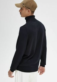 Fred Perry A COLLO ALTO - Maglione - blu navy