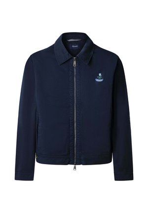 Chaqueta navy con cuello, cremallera frontal completa y detalle de logotipo bordado. Fabricada con un tejido suave y con un ajuste clásico y estructurado.