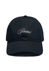Cappellino da baseball nero con la scritta bianca in corsivo "Proibito" ricamata al centro davanti.