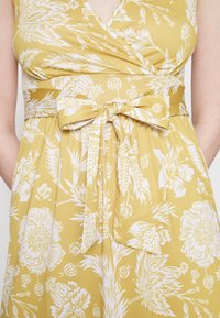 Anna Field Tall Maxi šaty - yellow