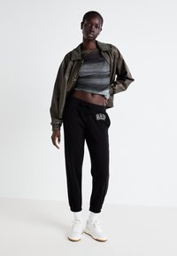 GAP HERITAGE - Træningsbukser - true black