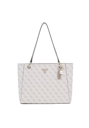 Borsa a mano grigio chiaro con motivo logo in rilievo, dettagli in argento, due manici lunghi e un dettaglio decorativo a portachiavi. Finitura testurizzata.