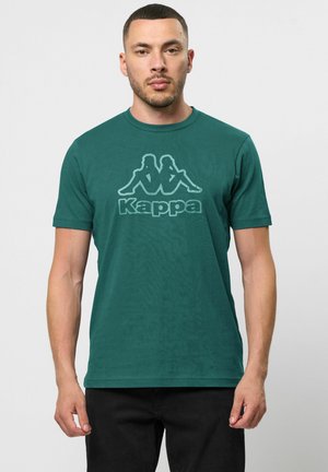 Kortærmet grøn bomulds t-shirt med et fremtrædende, lysefarvet Kappa-logo grafisk tryk på forsiden. Glat tekstur, afslappet pasform.