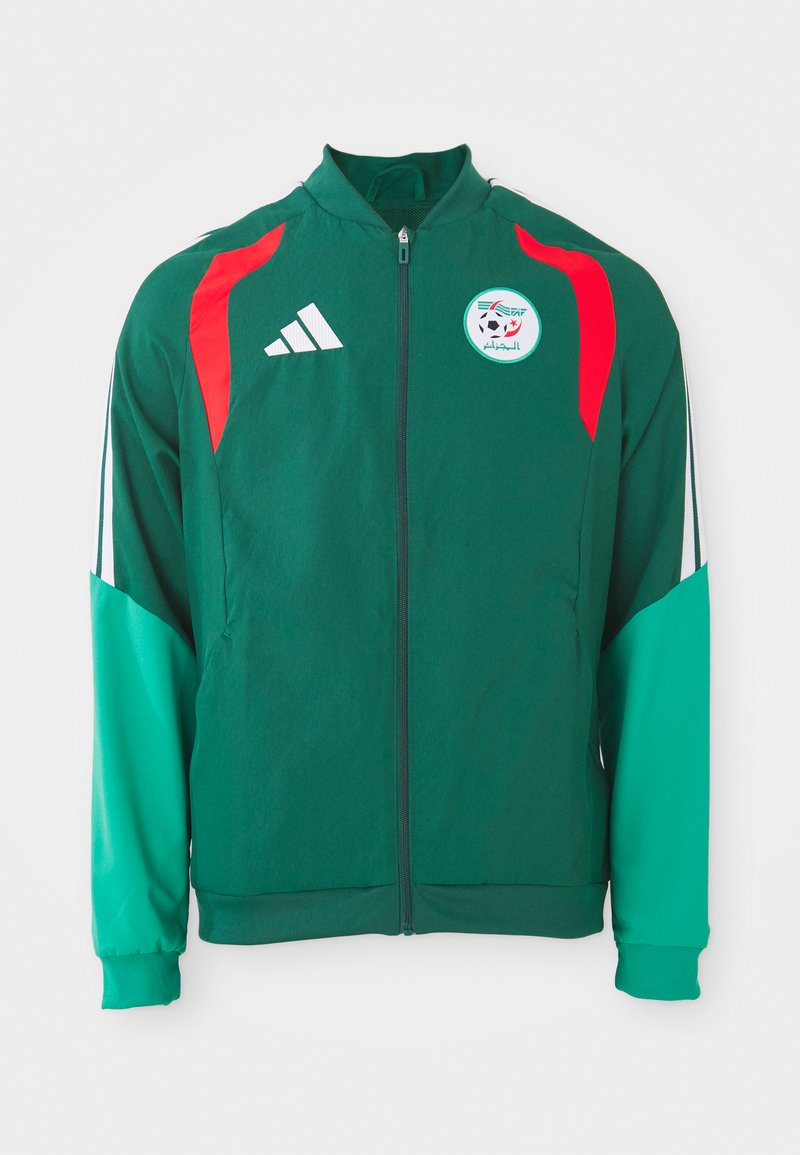 Zelená a teal športová bunda s červenými akcentmi, biele logo Adidas na pravej hrudi a emblém futbalového tímu Alžírska na ľavej hrudi, zapnutá.