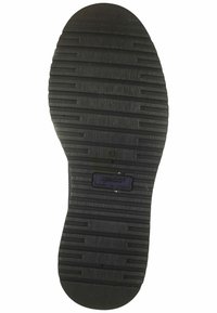 Suela de zapato de goma negra con un patrón texturizado y estriado. Presenta un logotipo circular y un indicador de tamaño, proporcionando tracción y durabilidad.