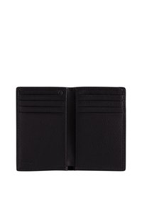 Portafoglio in pelle nera con una finitura texture, dotato di più slot per carte e un design semplice e aperto. Compatto e funzionale.