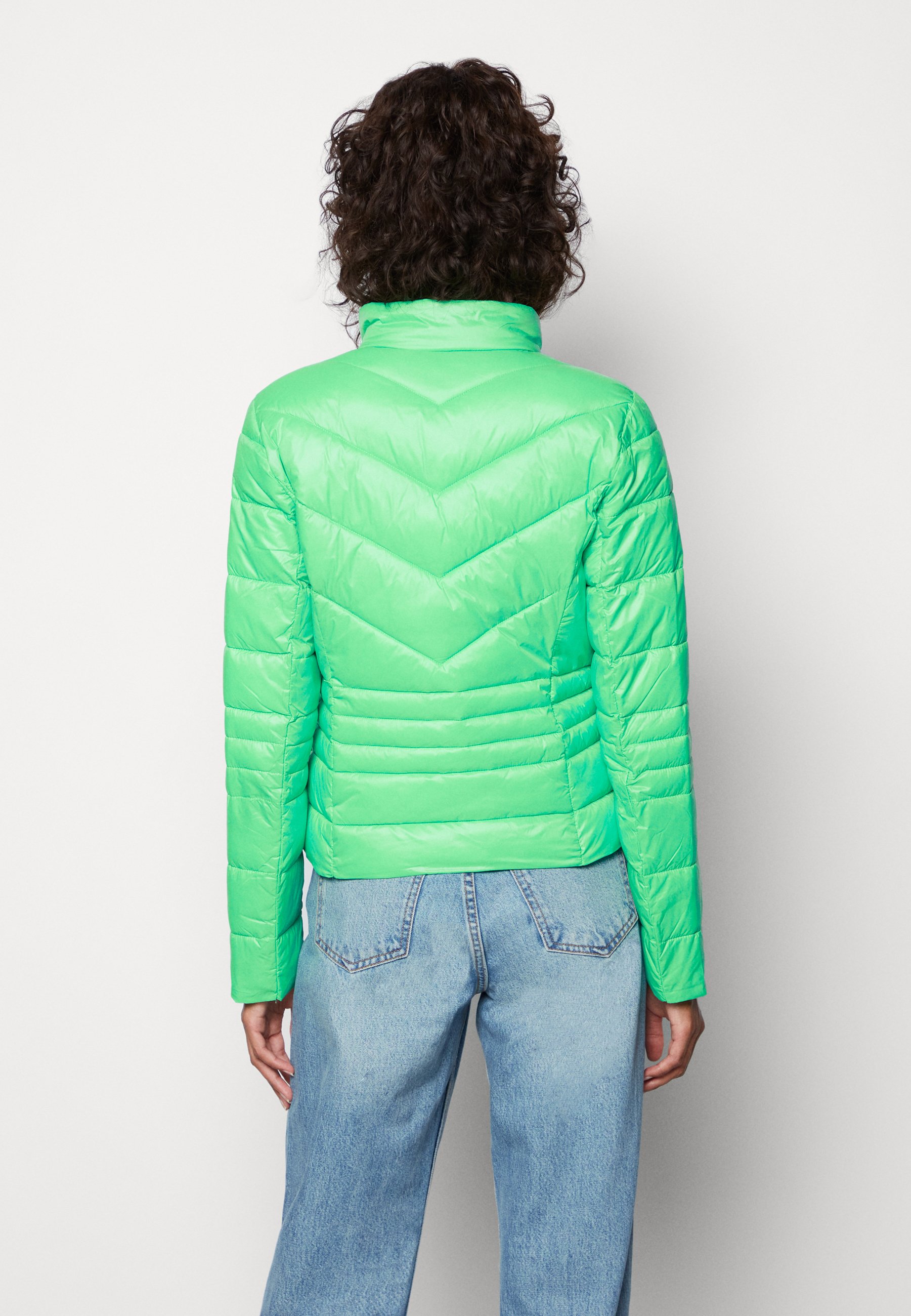 Vero Moda VMSORAYASIV SHORTJACKET 