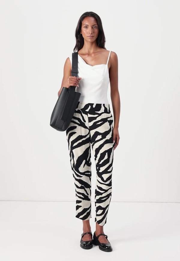 LOOSE FIT - Trousers - beige3