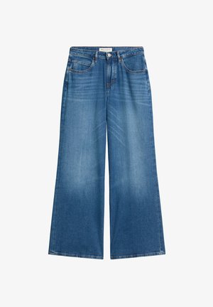 Jeans a gamba larga realizzati in denim blu medio. Presentano un classico design a cinque tasche e una chiusura a bottone in vita.