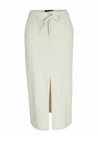 Falda de mezclilla beige con una abertura en la parte delantera, lazo en la cinturilla y detalles de costura en contraste. Presenta un corte recto y una tela texturizada.