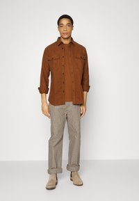 Selected Homme SLHREGTHOMAS SHIRT - Camisa - emperador