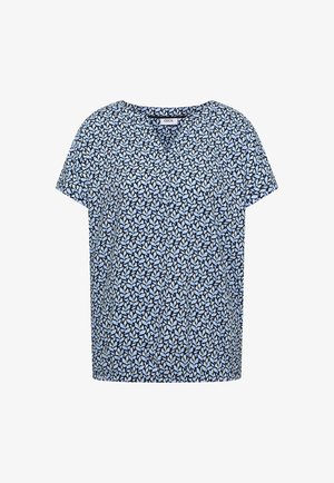 Niebieska bluzka z krótkim rękawem z czarnym i jasnoniebieskim abstrakcyjnym wzorem liści, okrągłym dekoltem i subtelnym frontowym otwarciem w kształcie litery V.