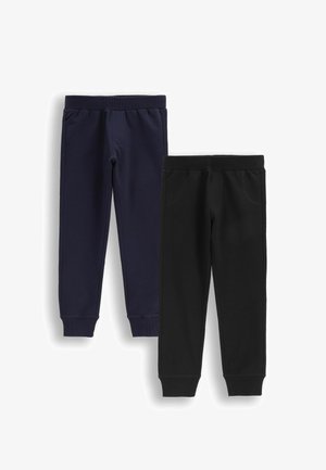 Dwie pary dziecięcych dresów, jedna granatowa, a druga czarna, obie z elastycznymi pasami i mankietami.