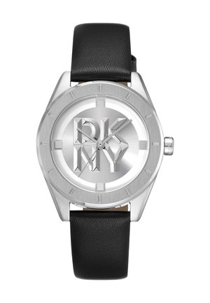 Orologio in acciaio inossidabile silver con cinturino in pelle nera, dotato di un quadrante tondo e logo DKNY in rilievo. Gli indicatori delle ore sono rettangolari.