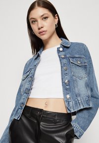 Vero Moda VMRAY SHORT JACKET  - Traper jakna - medium blue denim