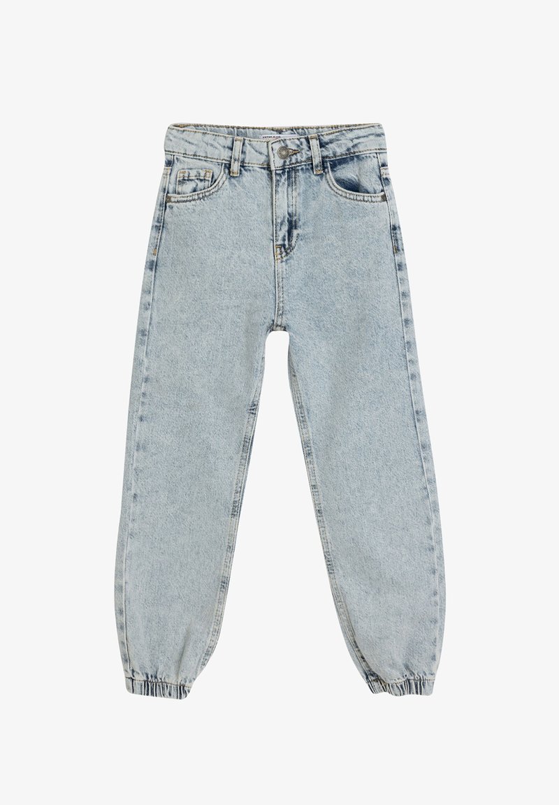 Vaaleansiniset farkut, joissa on korkea vyötärö, joustavat lahkeensuut ja kaksi etutaskua. Ominaisuuksiin kuuluu haalistunut pesu ja näkyvät ompeleet.