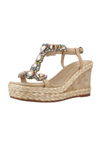 Sandalo con zeppa beige adornato da cristalli sulla cinghia a T. Dettaglio in juta intrecciata sulla suola. Morbido tessuto in suede. Cinturino alla caviglia regolabile.
