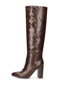 Donkerbruine leren kniehoge laarzen met een glanzende afwerking, spitse neus en chunky hoge hak. Zijdelingse naad en logo-detail op de bovenste schacht.