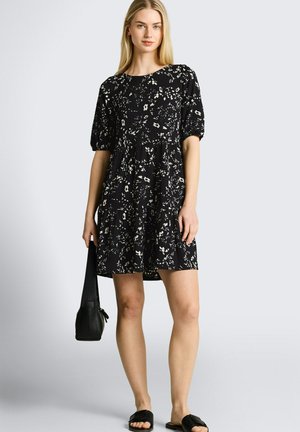 TOM TAILOR DENIM Robe de jour - black white flower print